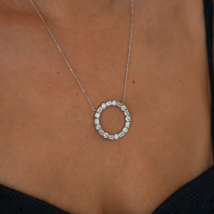 4.5CT Unity Circle Necklace – Round & Emerald