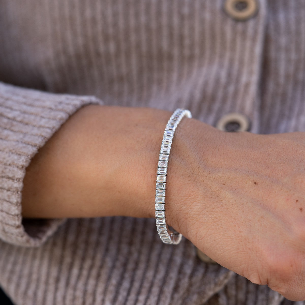 14 Carat Emerald Tennis Bracelet in 14K White Gold on model wrist – Nura Lab