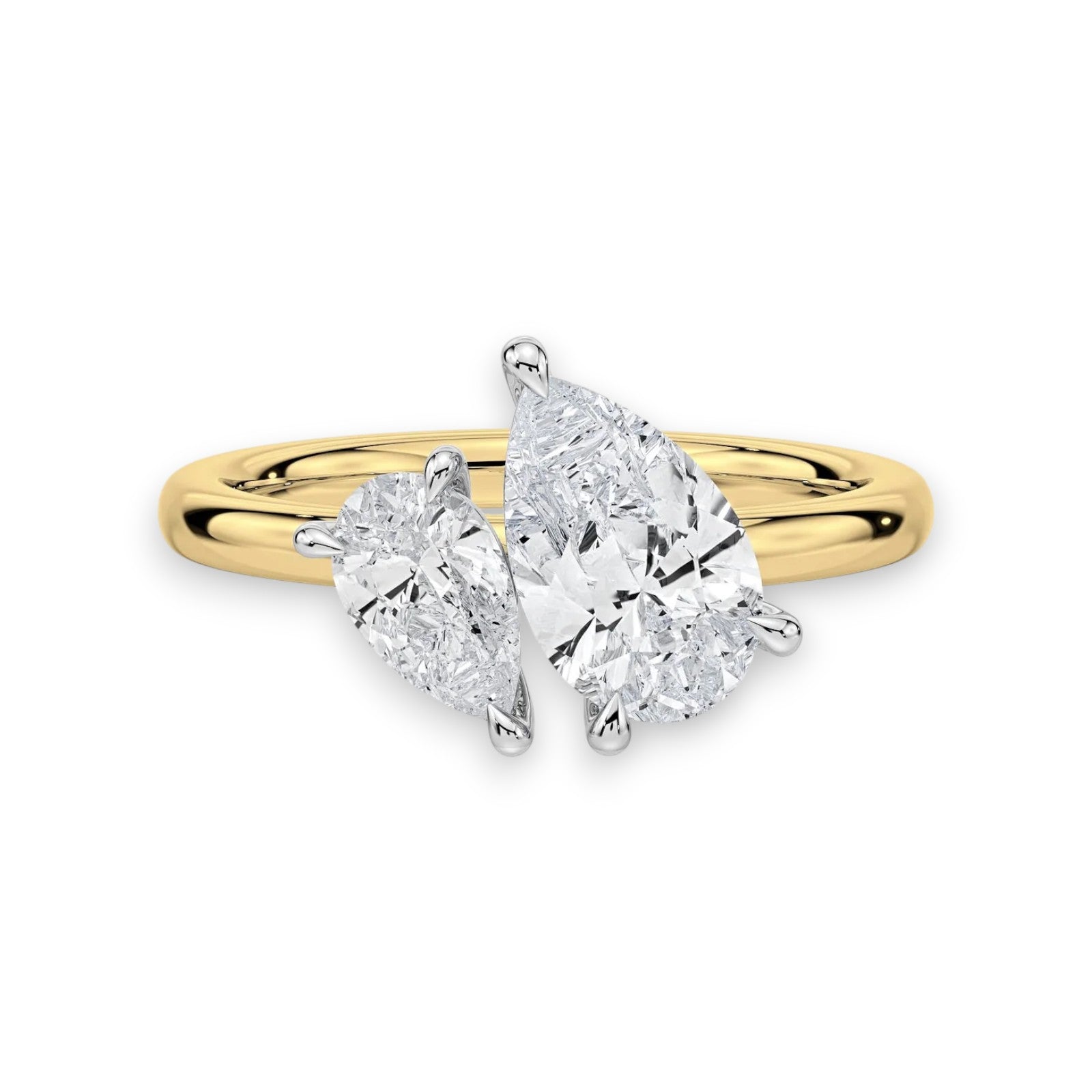 Close-up of Nura Lab Toi et Moi ring in 18K gold featuring two IGI-certified lab-grown diamonds set side by side