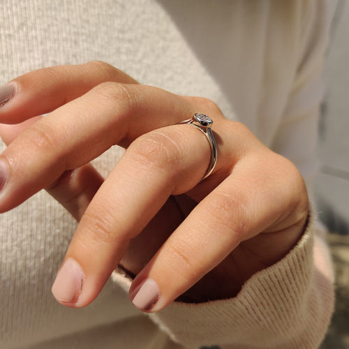 Evangeline Eve - Bezel Set Diamond Ring in Round Diamond