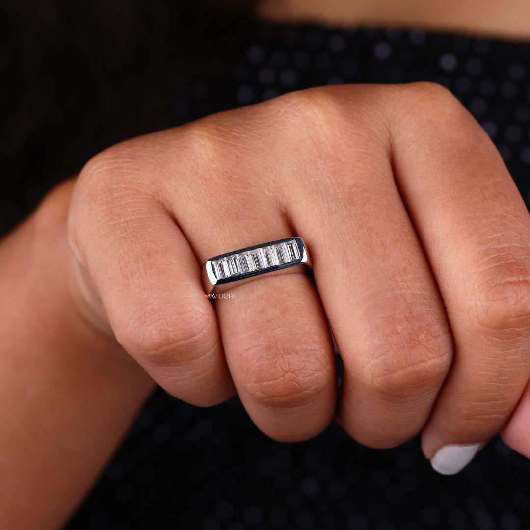 7 Stone band showcases seven stones for a bold, balanced look with continuous brilliance.
