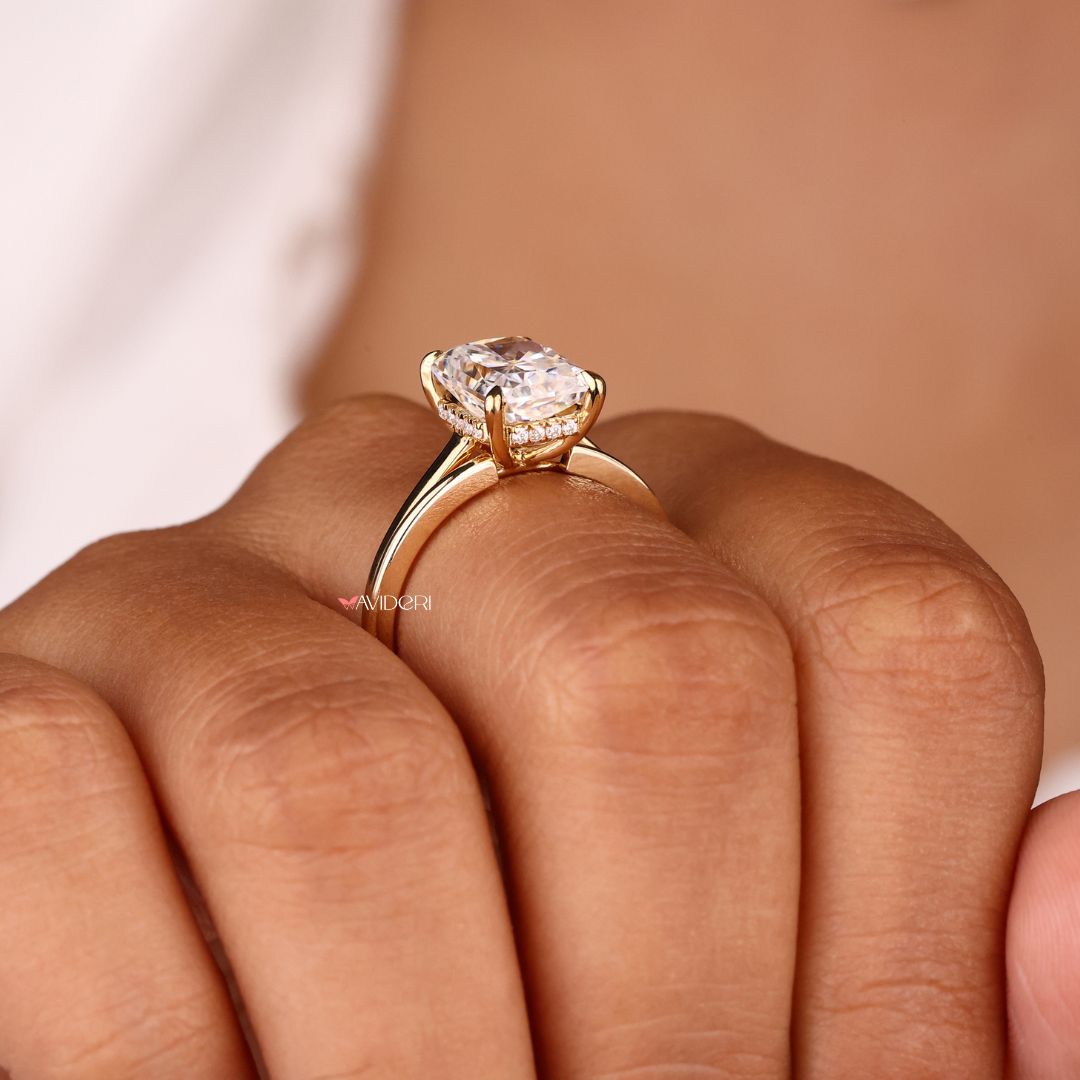 This yellow gold band gives a smooth, polished finish.
