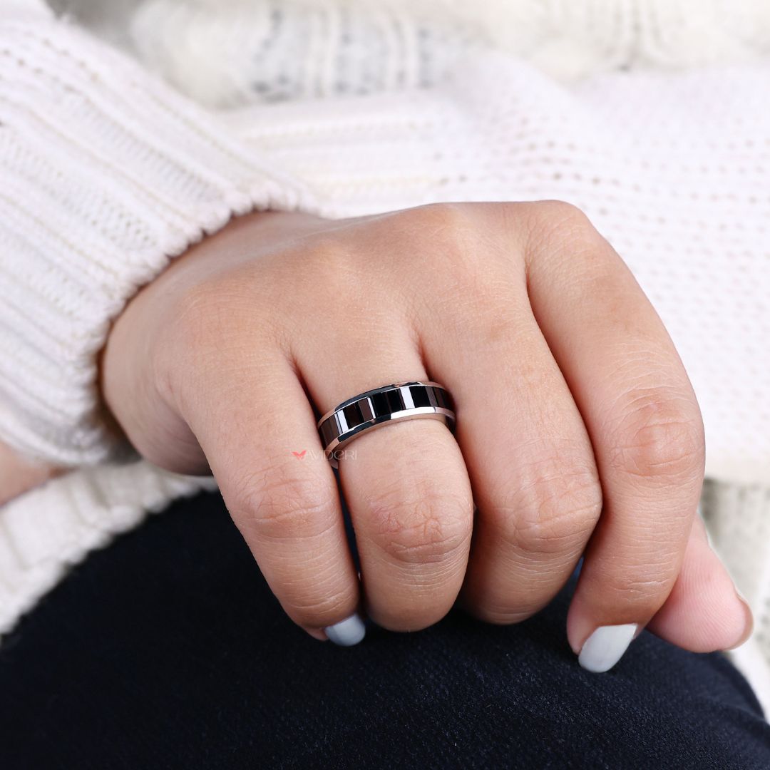 Handmade jewelry with a baguette diamond band for a sophisticated look.
