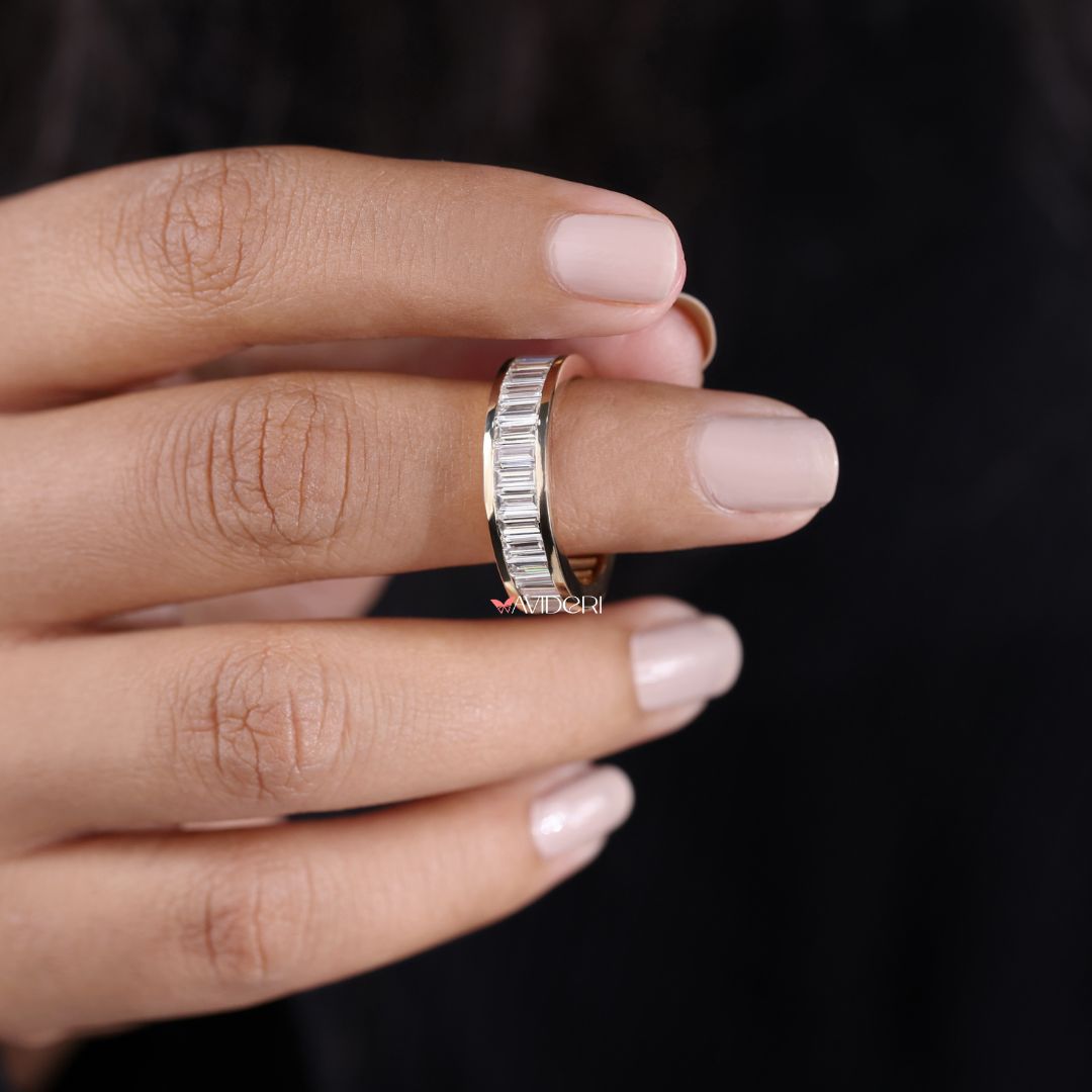 Avideri wedding band showcases thoughtful design with a luxurious gold finish.
