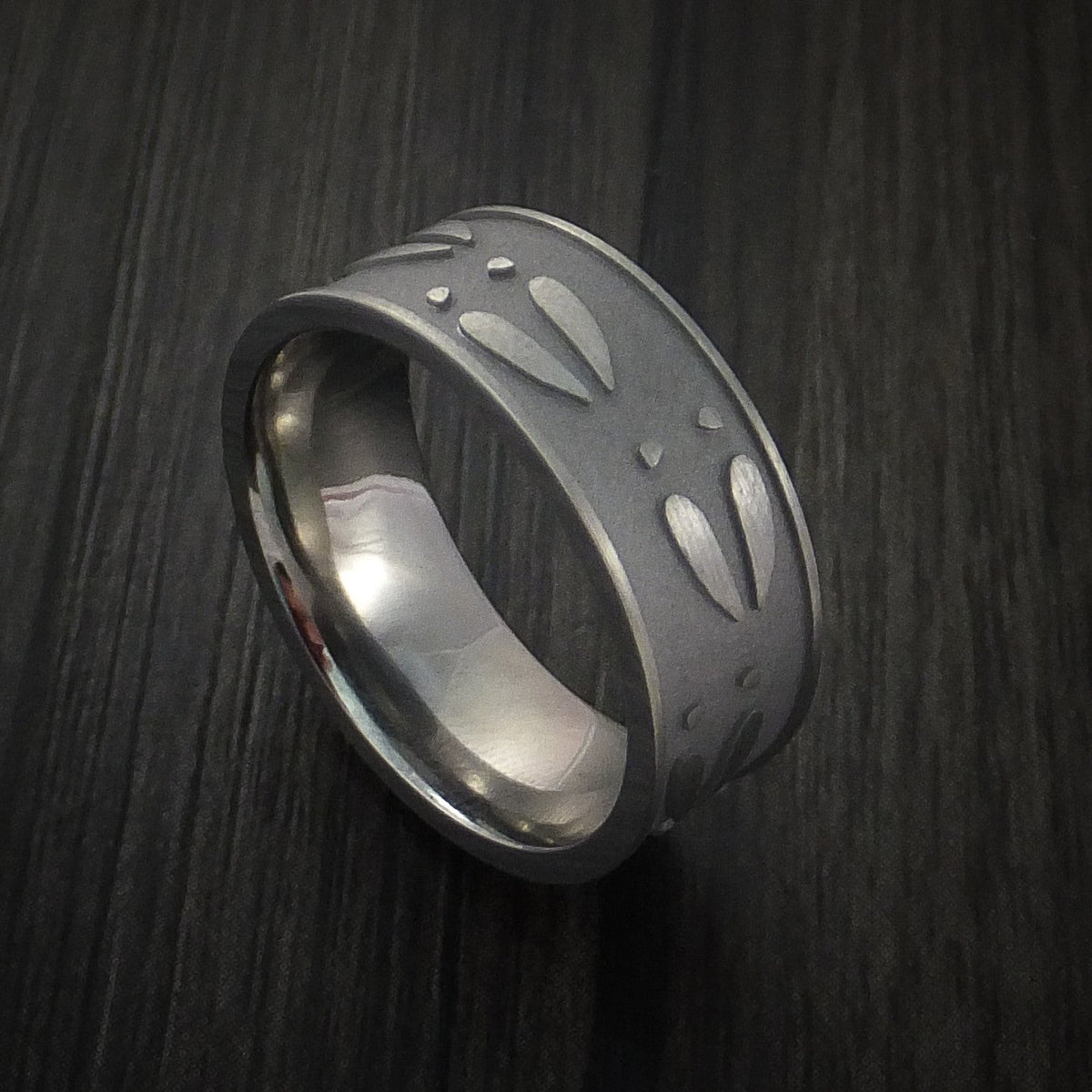 Evernorth III - Titanium Deer Track Men's Wedding Ring Hunter Band - Nura Lab