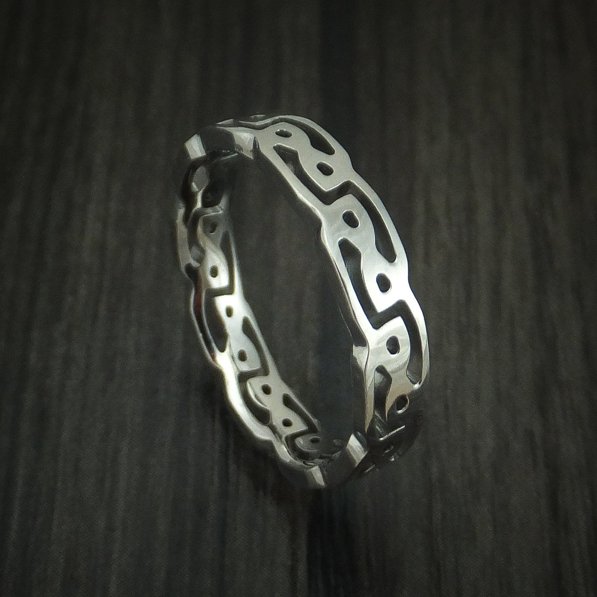 Echelon III - Titanium Celtic Knot Narrow Band Wedding Ring - Nura Lab