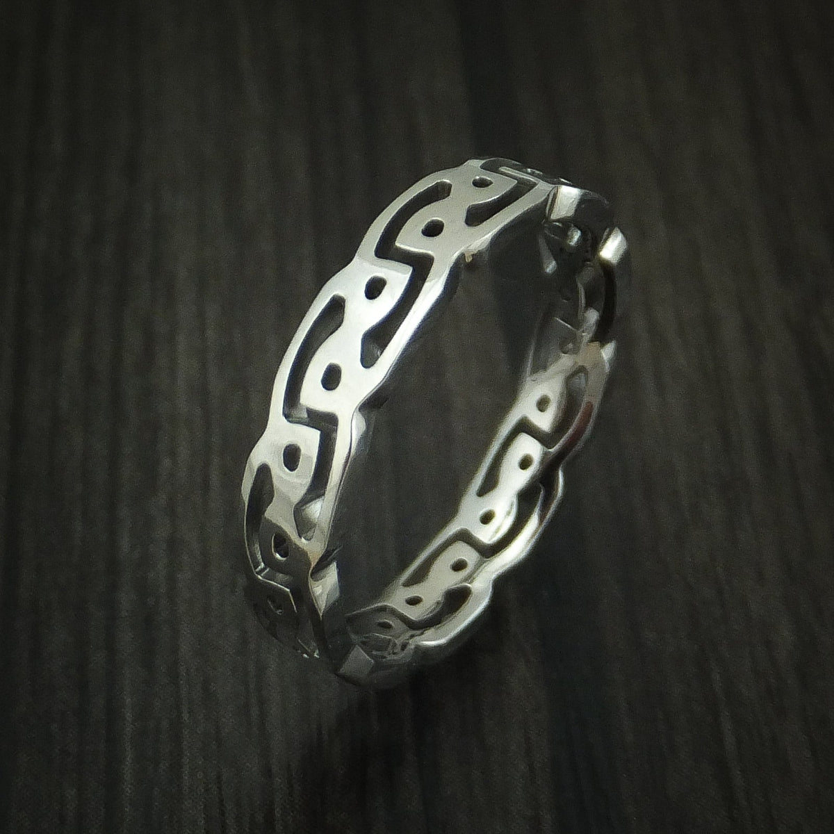 Echelon III - Titanium Celtic Knot Narrow Band Wedding Ring - view 4 - Nura Lab