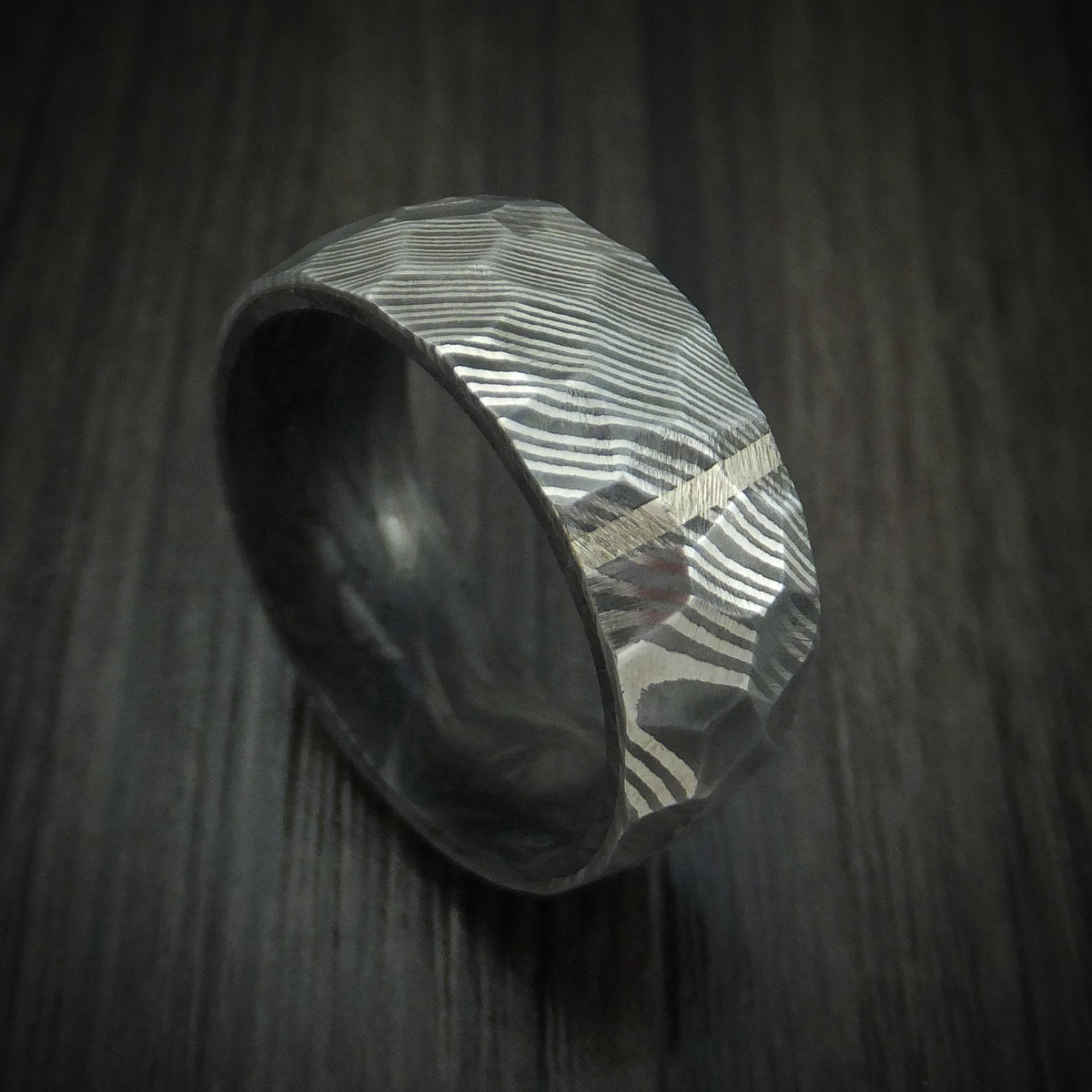 Kauri X - Damascus Steel Hammered Men's Wedding Ring with Vertical 14K Gold Inlay and Forged Carbon Fiber Sleeve - Nura Lab