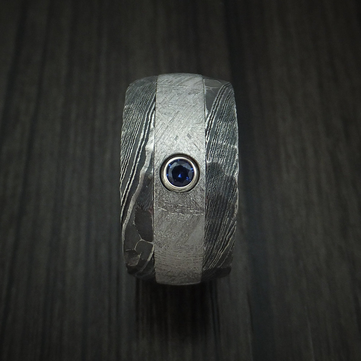 Stonehaven XI - Woodgrain Kuro Damascus Steel and Gibeon Meteorite Hammered Men's Wedding Ring with Sapphire set in Gold Band - view 3 - Nura Lab