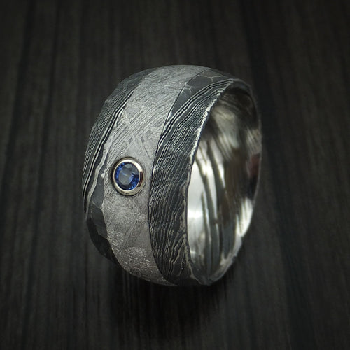 Stonehaven XI - Woodgrain Kuro Damascus Steel and Gibeon Meteorite Hammered Men's Wedding Ring with Sapphire set in Gold Band - view 4 - Nura Lab