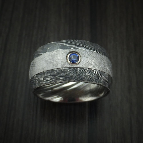 Stonehaven XI - Woodgrain Kuro Damascus Steel and Gibeon Meteorite Hammered Men's Wedding Ring with Sapphire set in Gold Band - view 2 - Nura Lab
