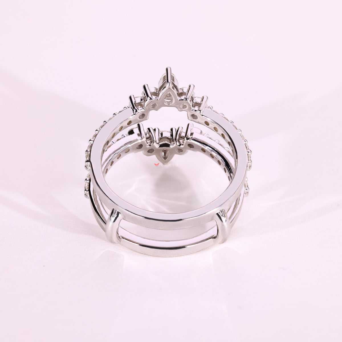 This round moissanite band shines with bright clarity.
