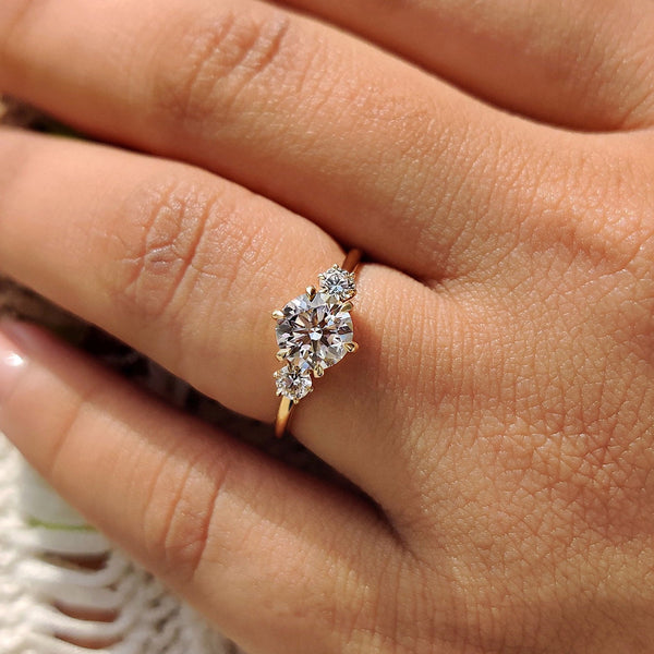 Solene Dawn - Round Cut Diamond Ring In 3 Stone Style