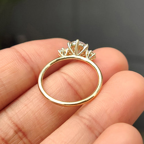 Solene Dawn - Round Cut Diamond Ring In 3 Stone Style