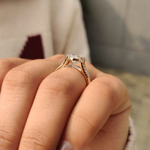 Ophelia Eve - Oval Shaped Diamond Ring With Split Shank Band
