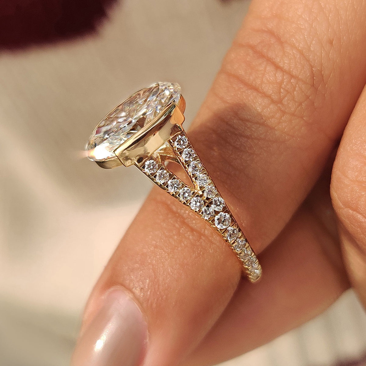 Ophelia Eve - Oval Shaped Diamond Ring With Split Shank Band