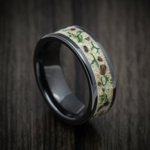 Empire XVI - Black Ceramic Men's Wedding Ring Tan Sand with Moss and Dinosaur Bone Inlay - Nura Lab