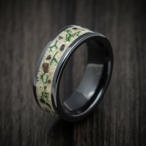 Empire XVI - Black Ceramic Men's Wedding Ring Tan Sand with Moss and Dinosaur Bone Inlay - view 3 - Nura Lab