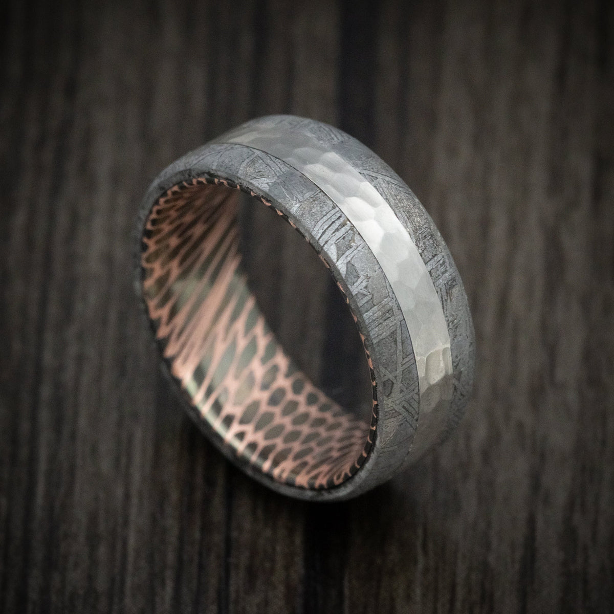 Equinox XVII - Gibeon Meteorite Men's Wedding Ring with Darkened Superconductor Sleeve and Platinum Inlay - Nura Lab