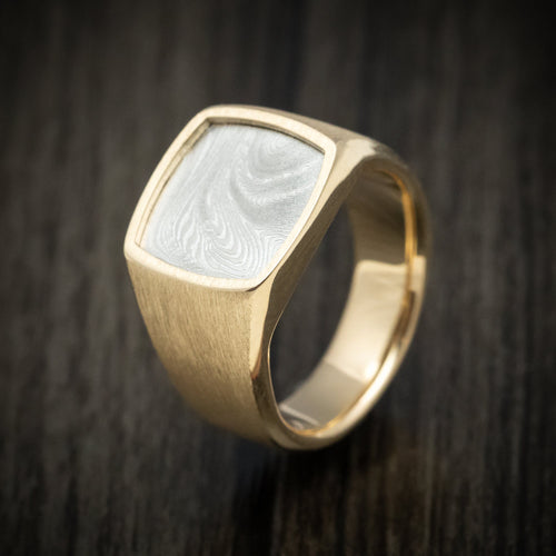 Hunter XI - 14K Gold and Tightweave Kuro Damascus Steel Signet Men's Wedding Ring Band - view 4 - Nura Lab