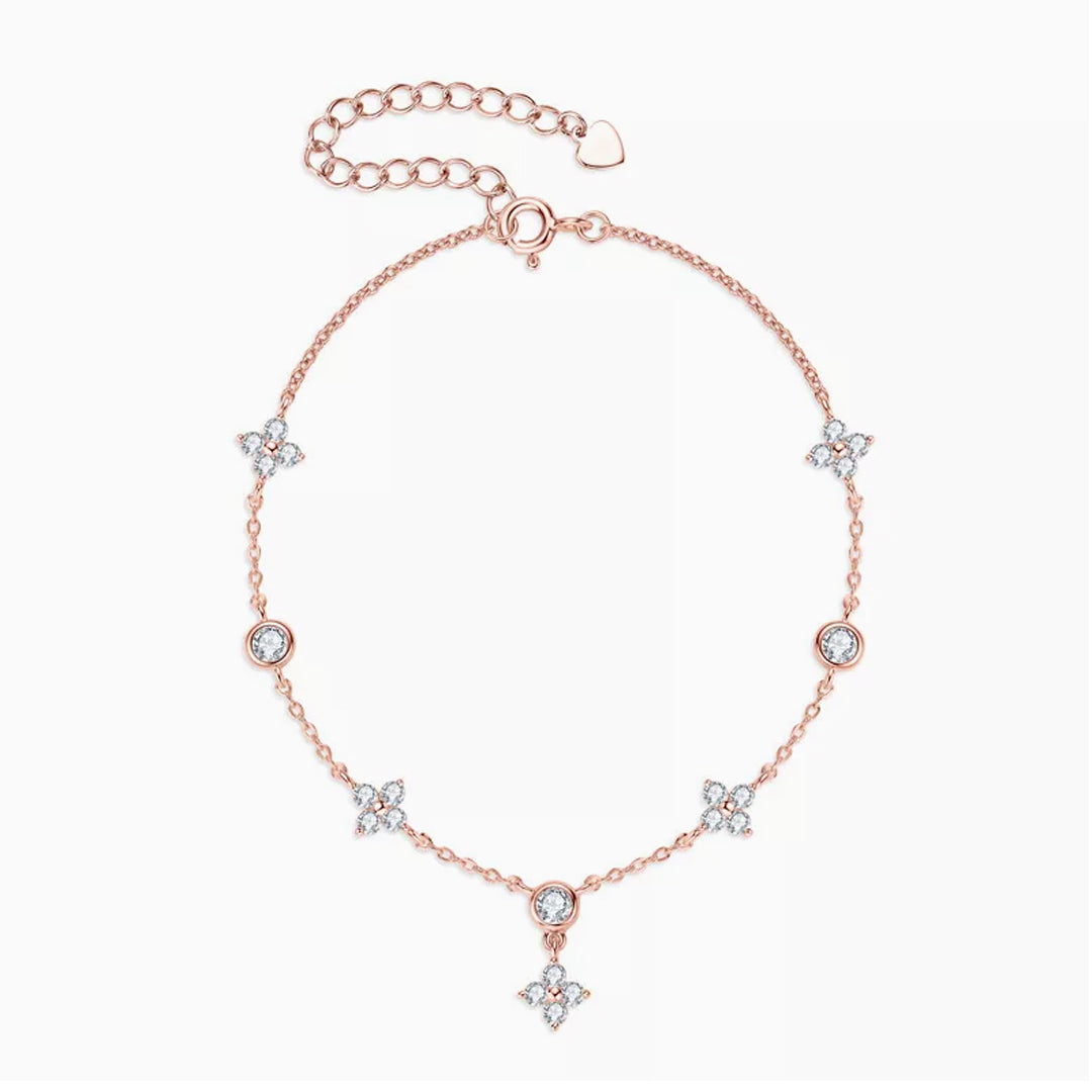 Yuna Clover Cluster Moissanite Bracelet by Nura Lab