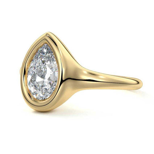 Gianna - Pear Yellow Gold Engagement Ring Detail View | Nura Lab