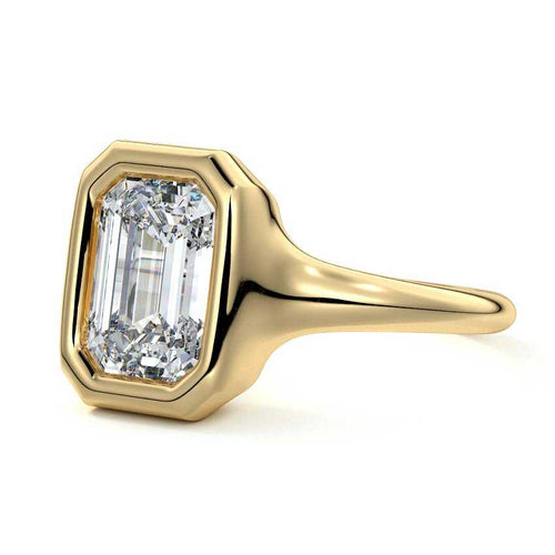 Gianna - Emerald Cut Yellow Gold Engagement Ring Detail View | Nura Lab