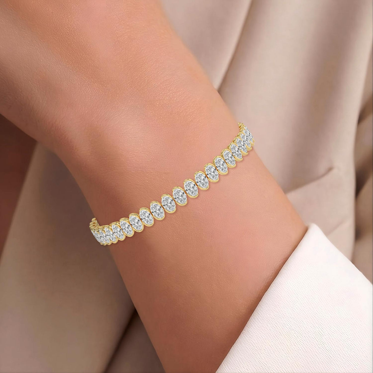 Lilou oval scalloped line lab grown diamond bracelet in yellow gold - view 2