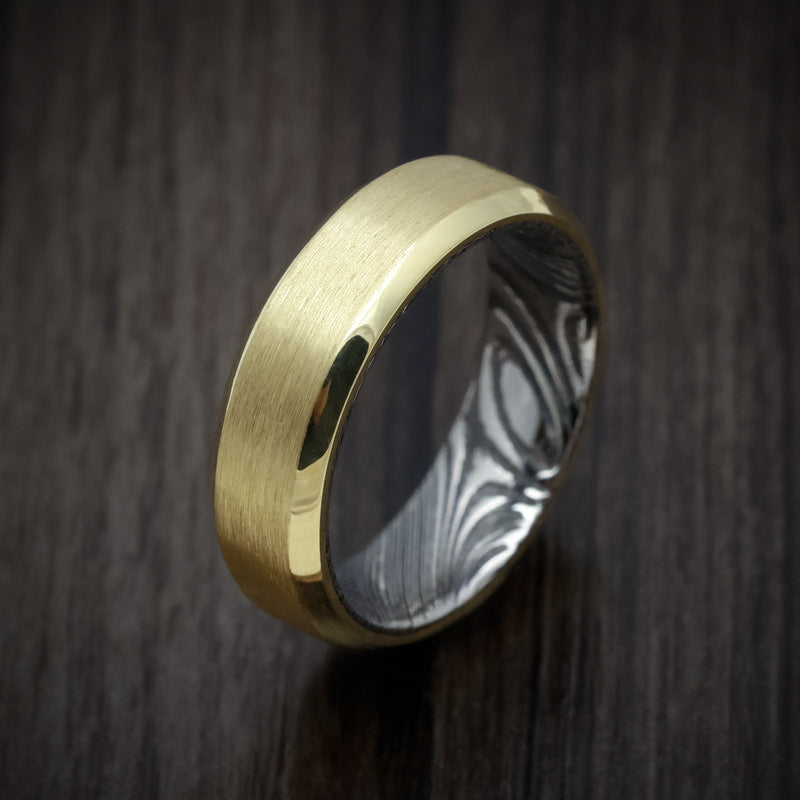 Captain XI - Yellow Gold Men's Wedding Ring with Woodgrain Kuro Damascus Steel Sleeve - view 3 - Nura Lab