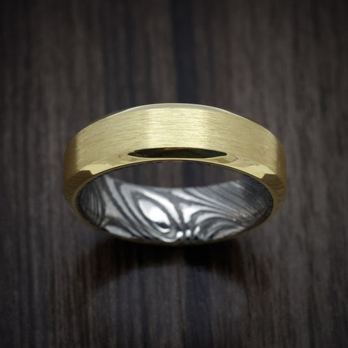 Captain XI - Yellow Gold Men's Wedding Ring with Woodgrain Kuro Damascus Steel Sleeve - view 2 - Nura Lab