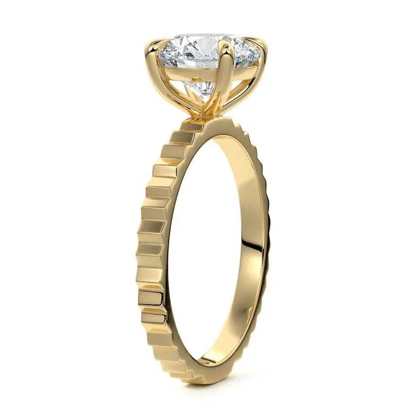 Round fluted solitaire engagement ring in 18K gold with lab-grown diamond