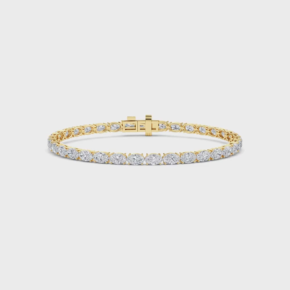 Heloise lab grown diamond bracelet video in yellow gold