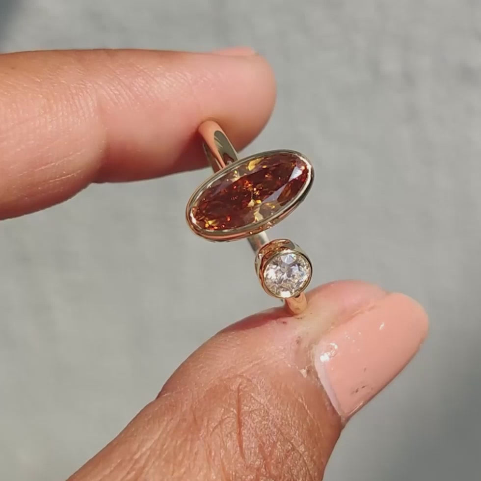Genevieve Fern - Moval And Round Cut Toi Et Moi Ring - product video