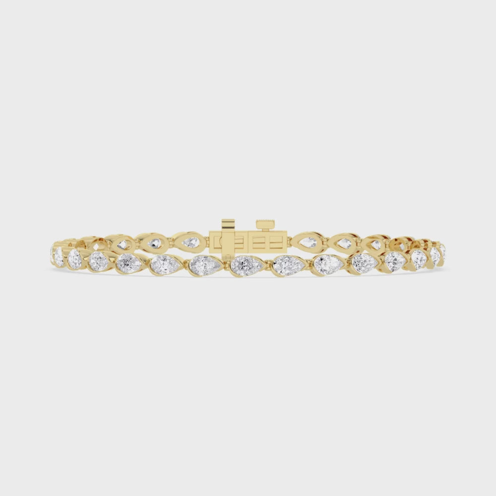 Lyra lab grown diamond bracelet video in yellow gold