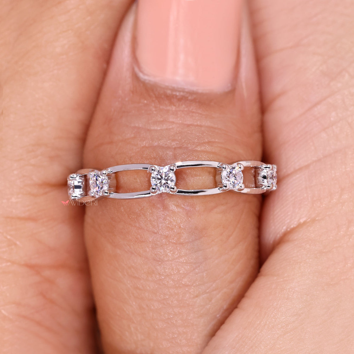 Stylish moissanite eternity band with link design.
